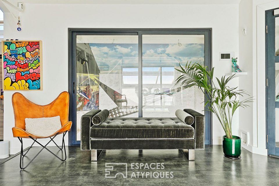 Maison style loft avec dépendance en rez-de-chaussée et jardin