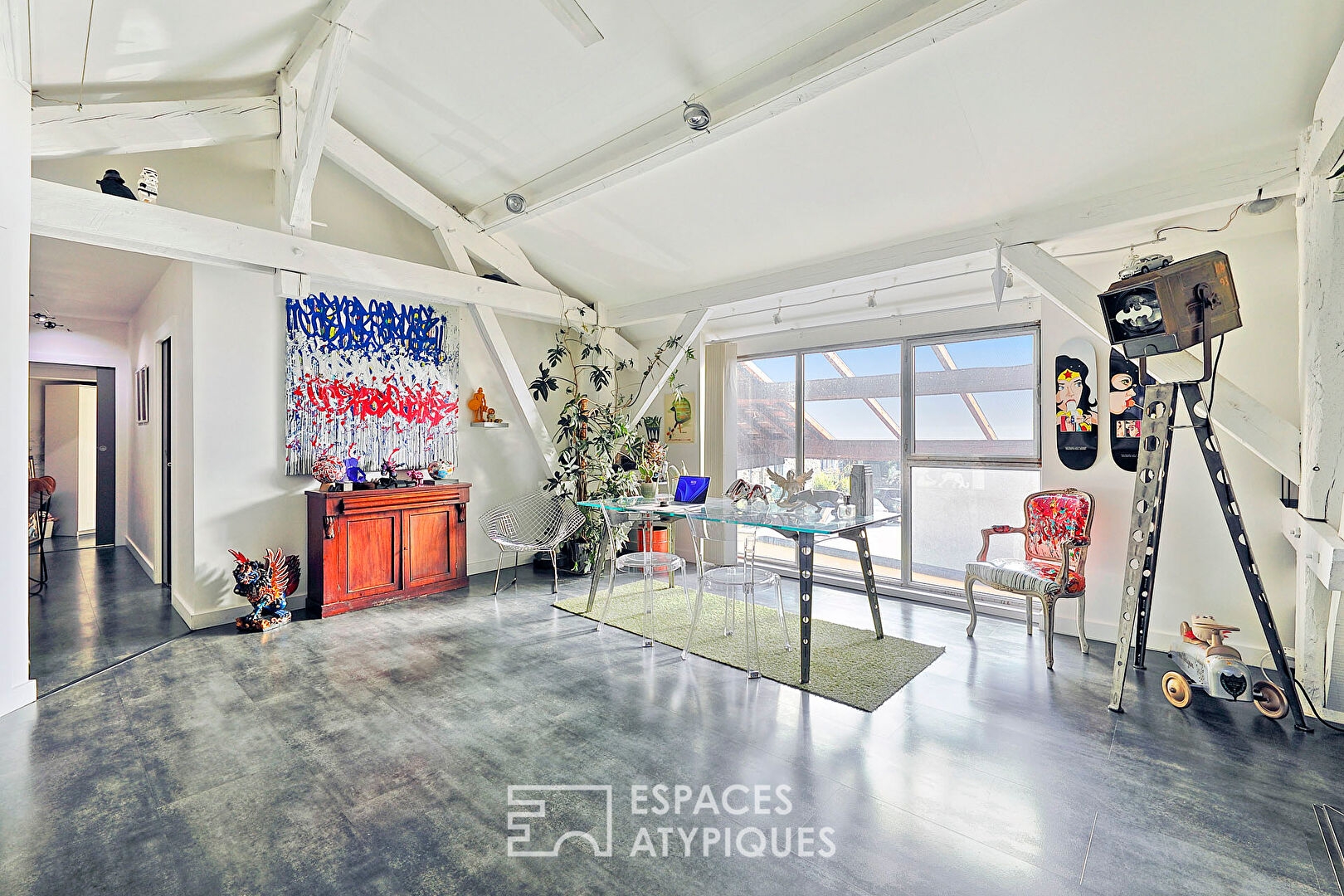 Maison style loft avec dépendance en rez-de-chaussée et jardin