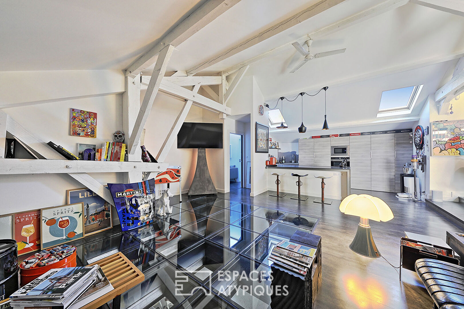 Maison style loft avec dépendance en rez-de-chaussée et jardin