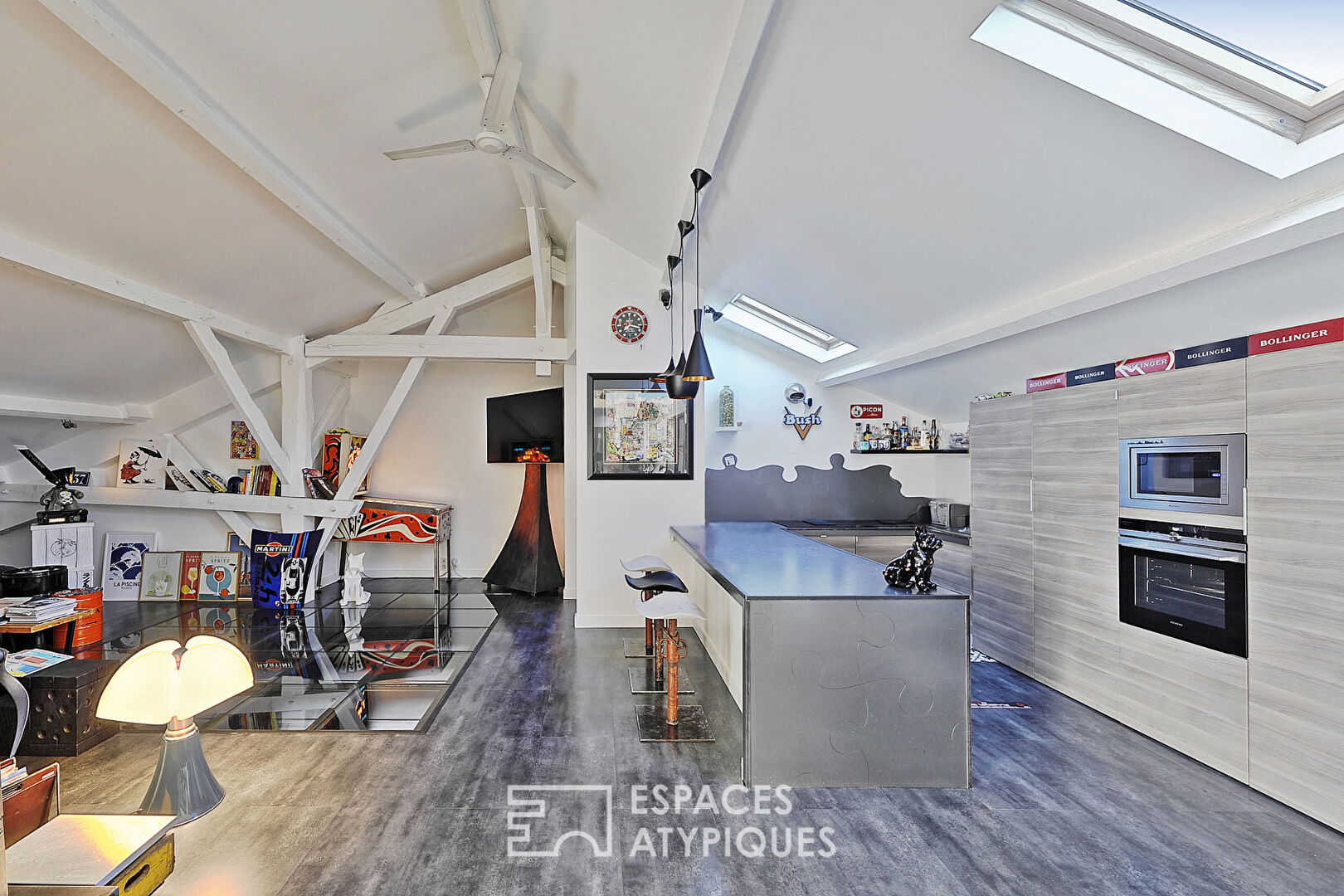 Maison style loft avec dépendance en rez-de-chaussée et jardin