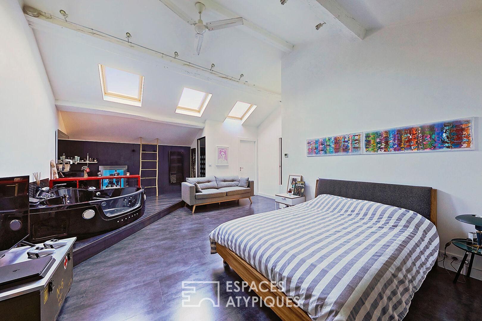 Maison style loft avec dépendance en rez-de-chaussée et jardin