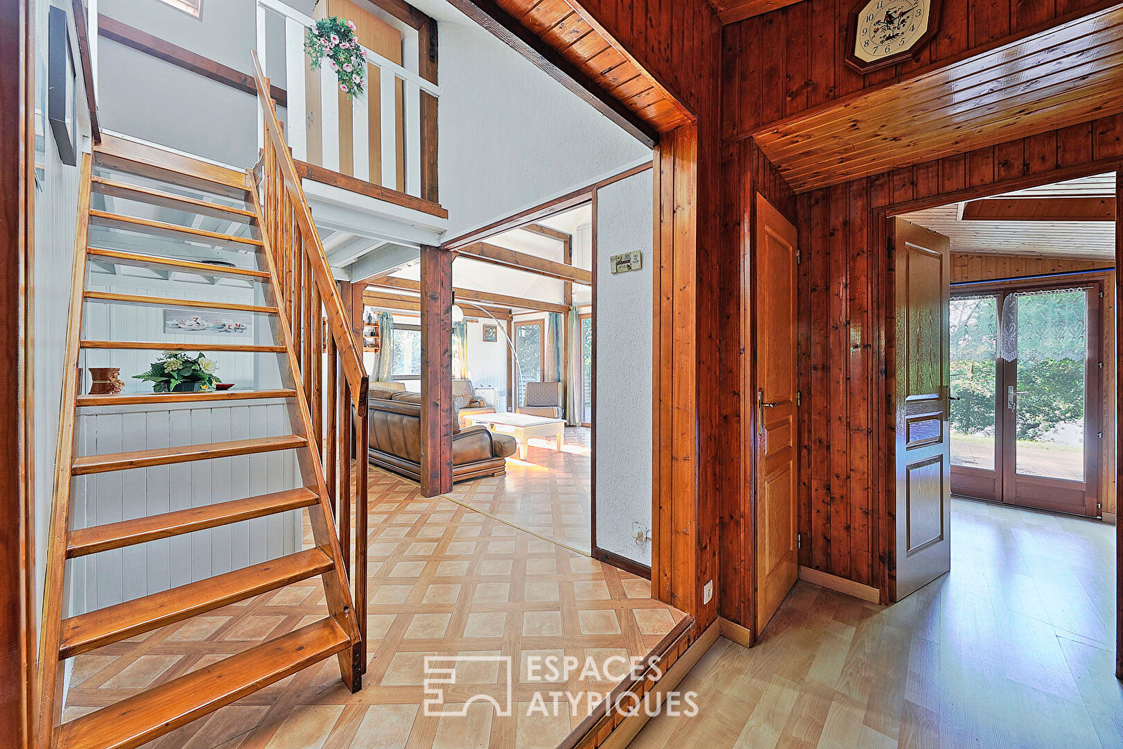 Maison en bois avec vue lac dans un domaine privé