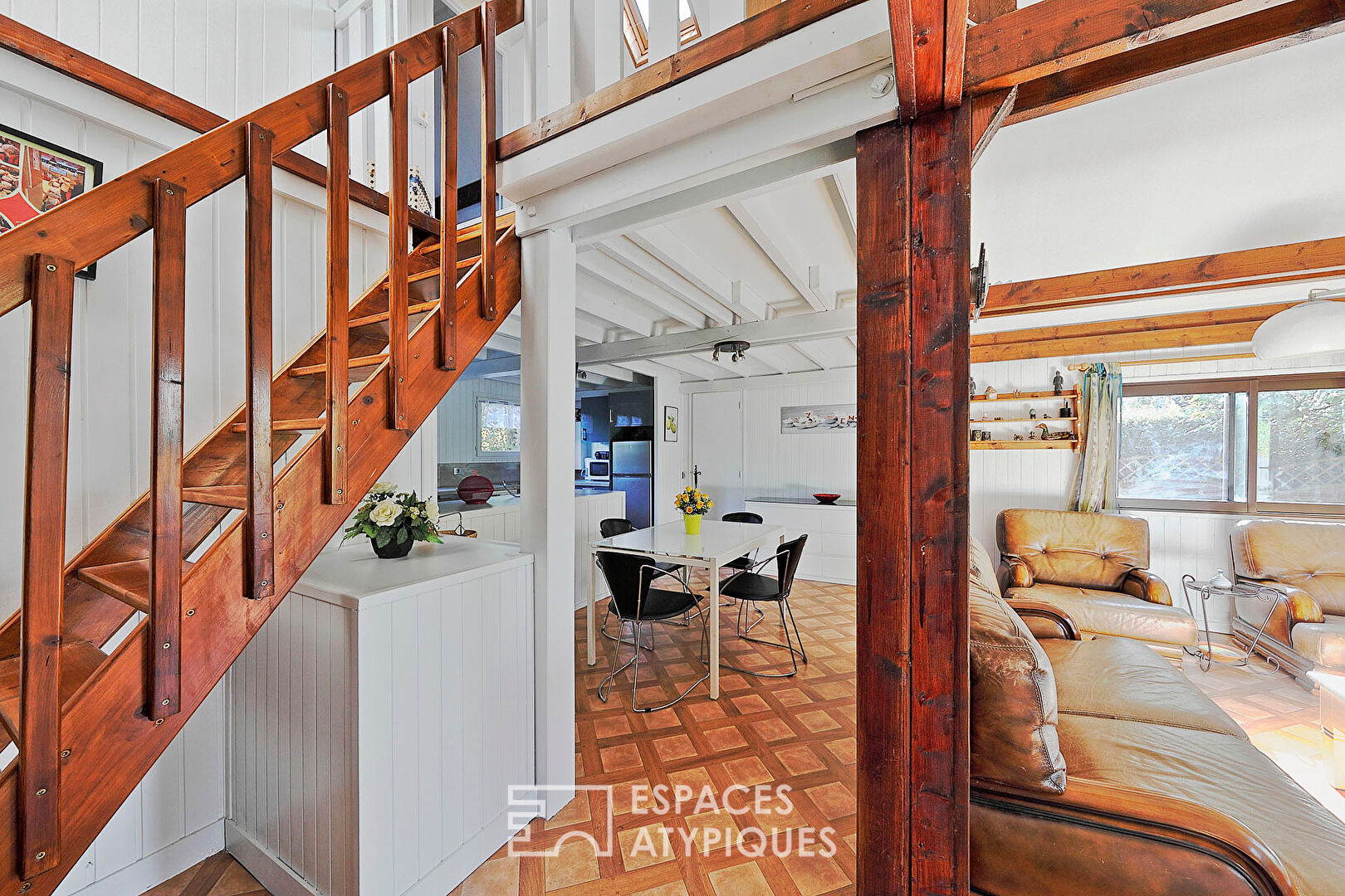 Maison en bois avec vue lac dans un domaine privé