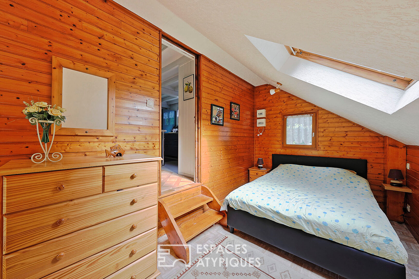Maison en bois avec vue lac dans un domaine privé
