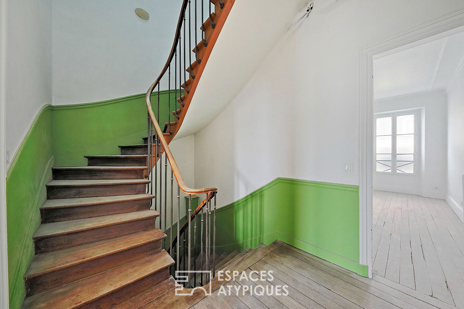 Duplex apartment to renovate with shared park