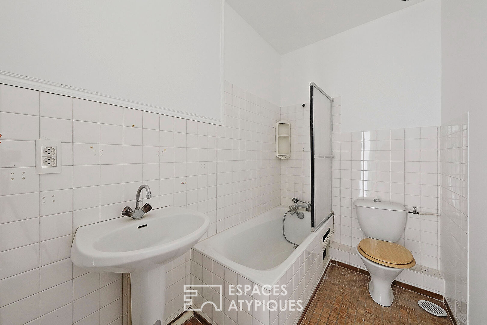 Duplex apartment to renovate with shared park