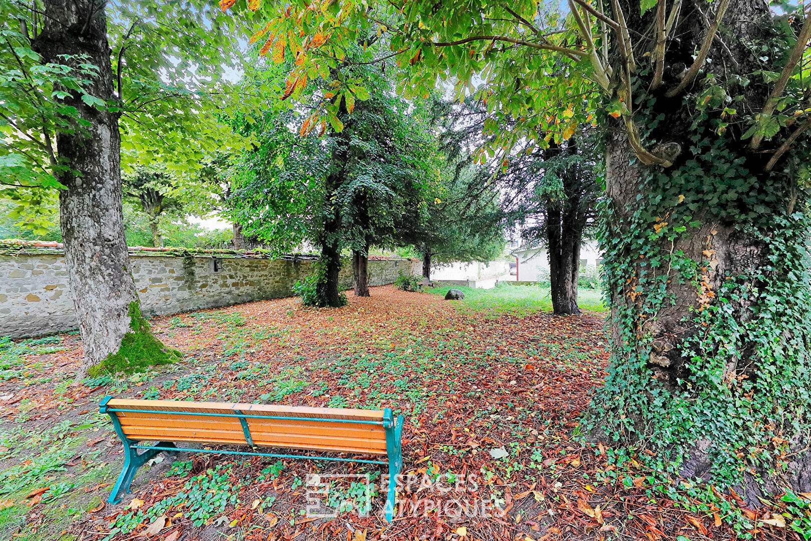 Apartment to renovate with shared park