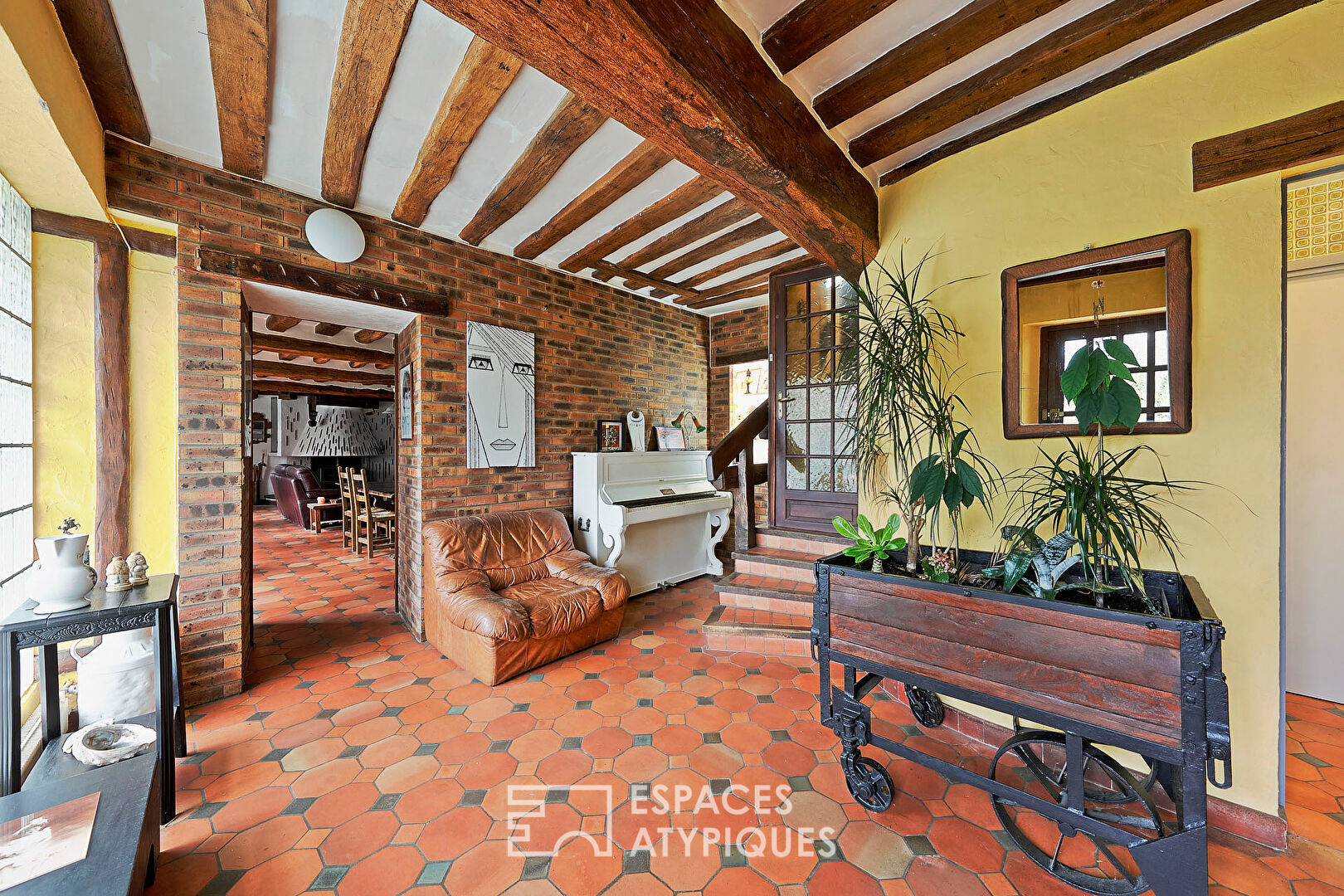 ancienne ferme rénovée et divisée en 3 unités de vie