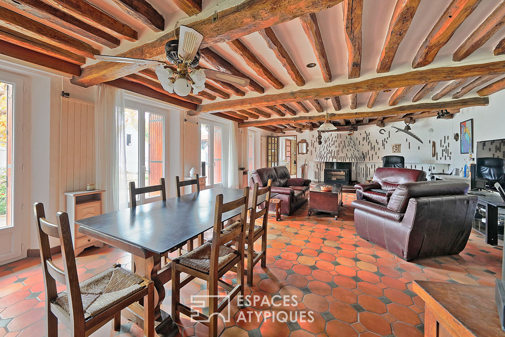 ancienne ferme rénovée et divisée en 3 unités de vie