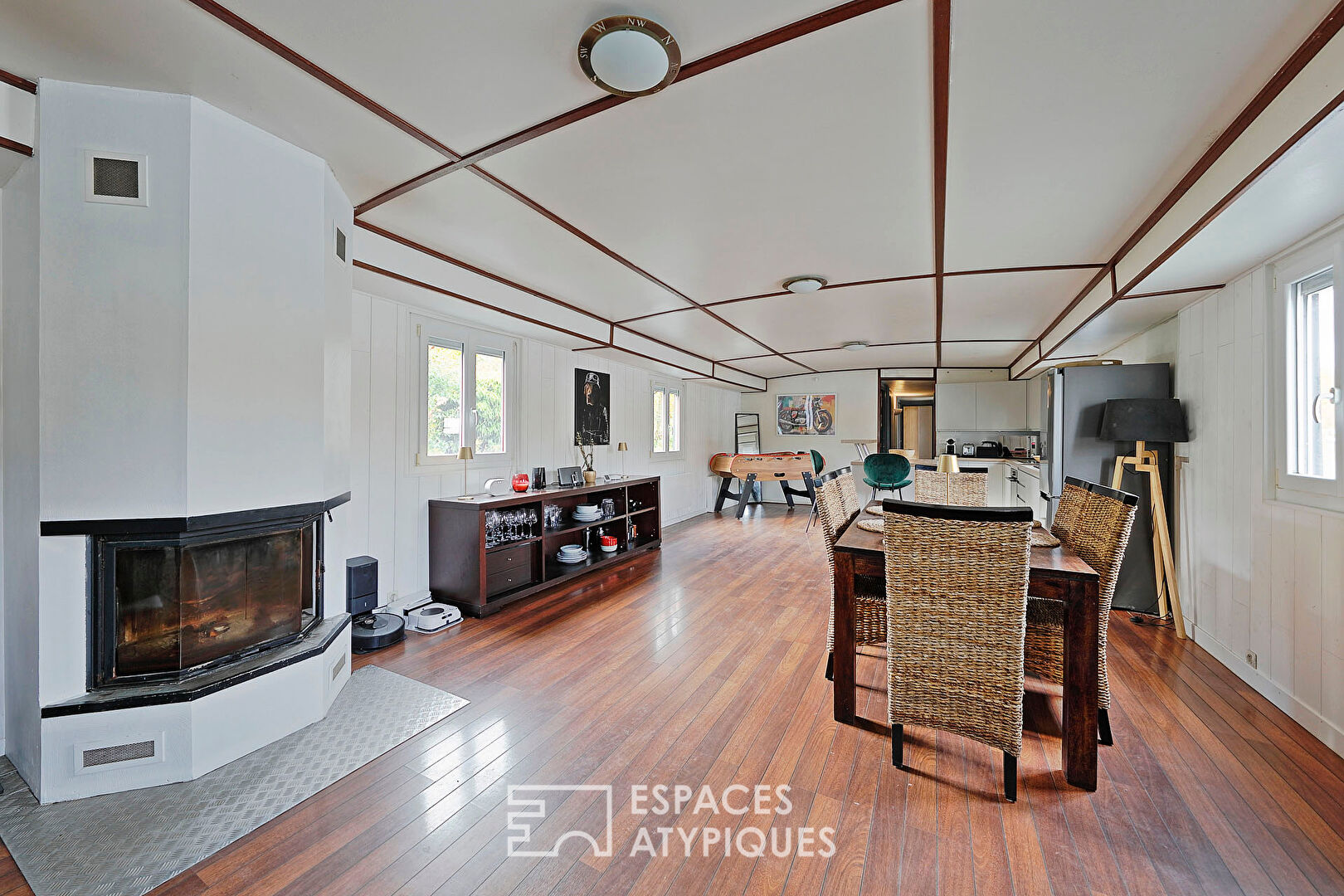 Péniche familiale dans un cadre verdoyant