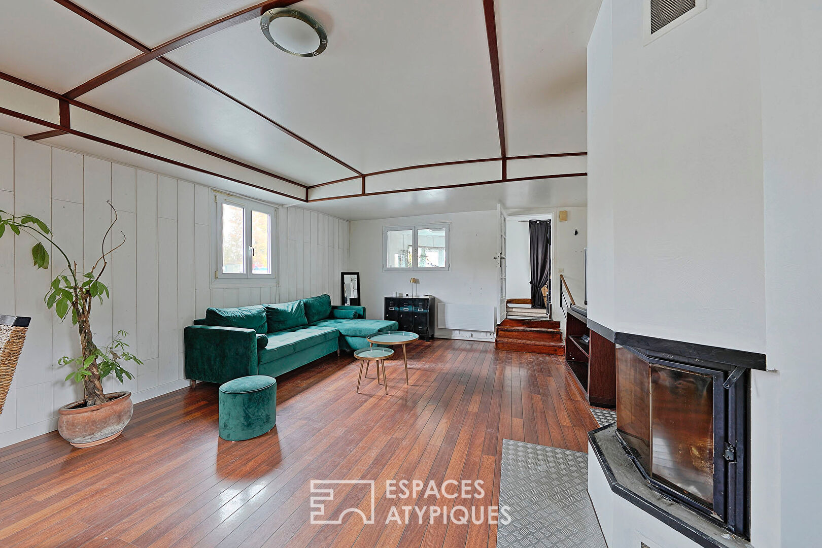 Péniche familiale dans un cadre verdoyant