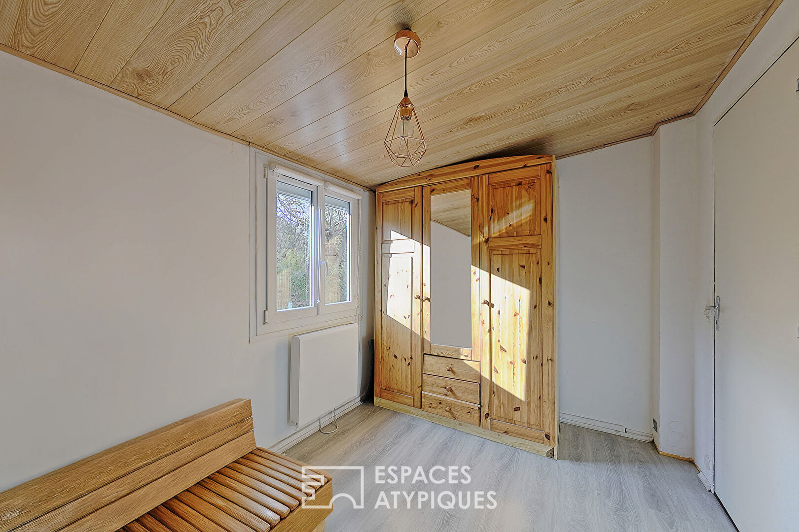 Péniche familiale dans un cadre verdoyant