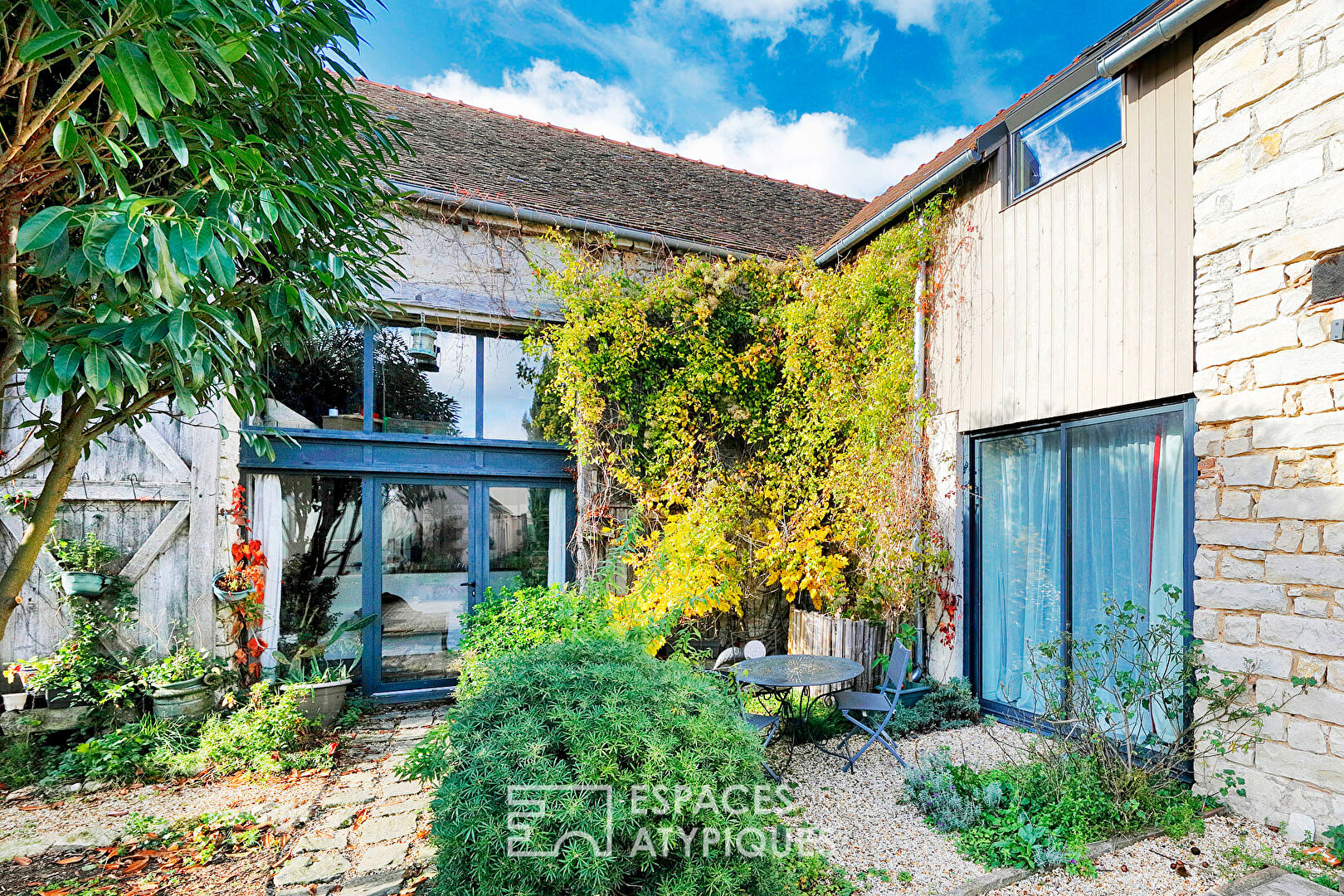Longère de caractère rénovée avec jardin