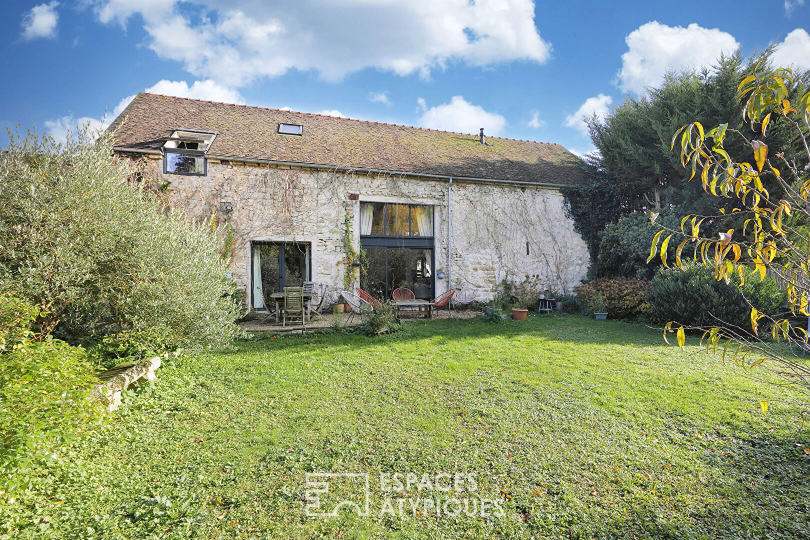 Renovated character longhouse with garden
