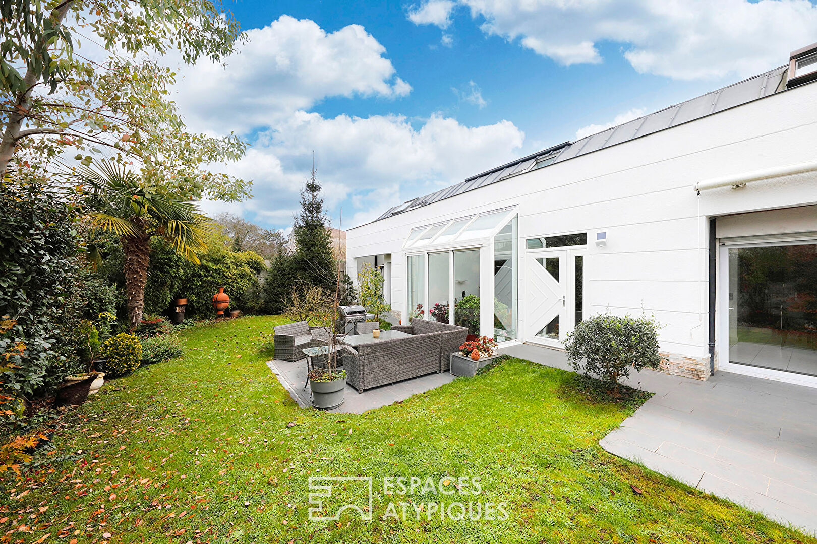 Maison d’architecte et son jardin paysager en centre ville