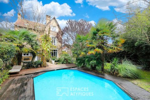 Maison bourgeoise en meulière avec piscine et jardin