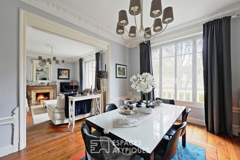 Maison bourgeoise en meulière avec piscine et jardin