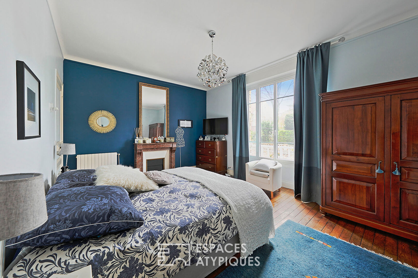 Maison bourgeoise en meulière avec piscine et jardin