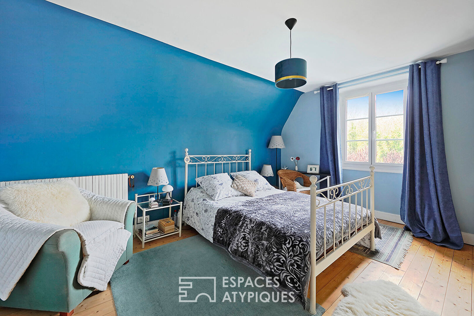 Maison bourgeoise en meulière avec piscine et jardin