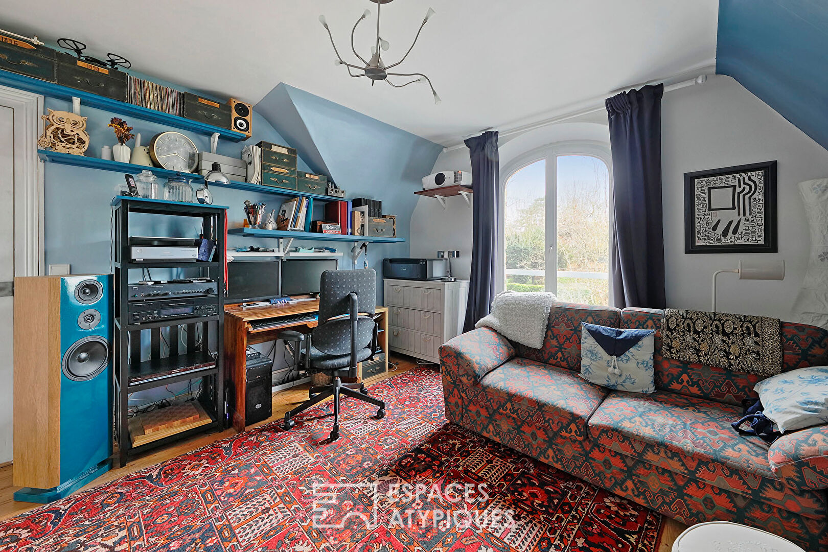 Maison bourgeoise en meulière avec piscine et jardin