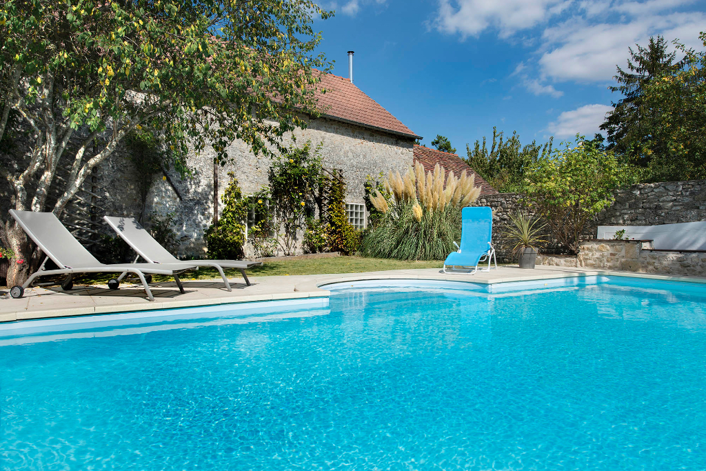 Longère de charme rénovée avec piscine