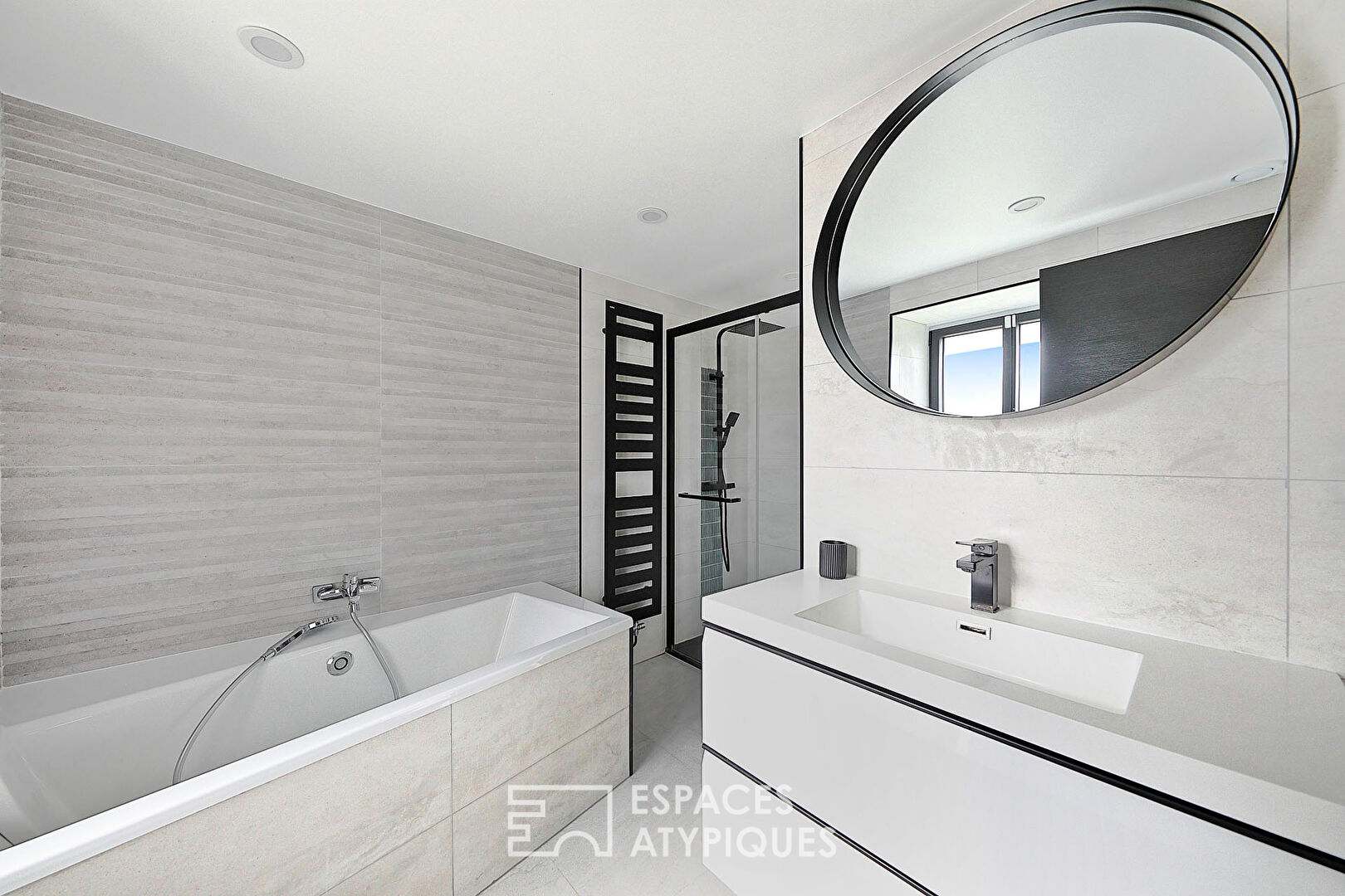 Ancienne longère métamorphosée en écrin ultra-moderne