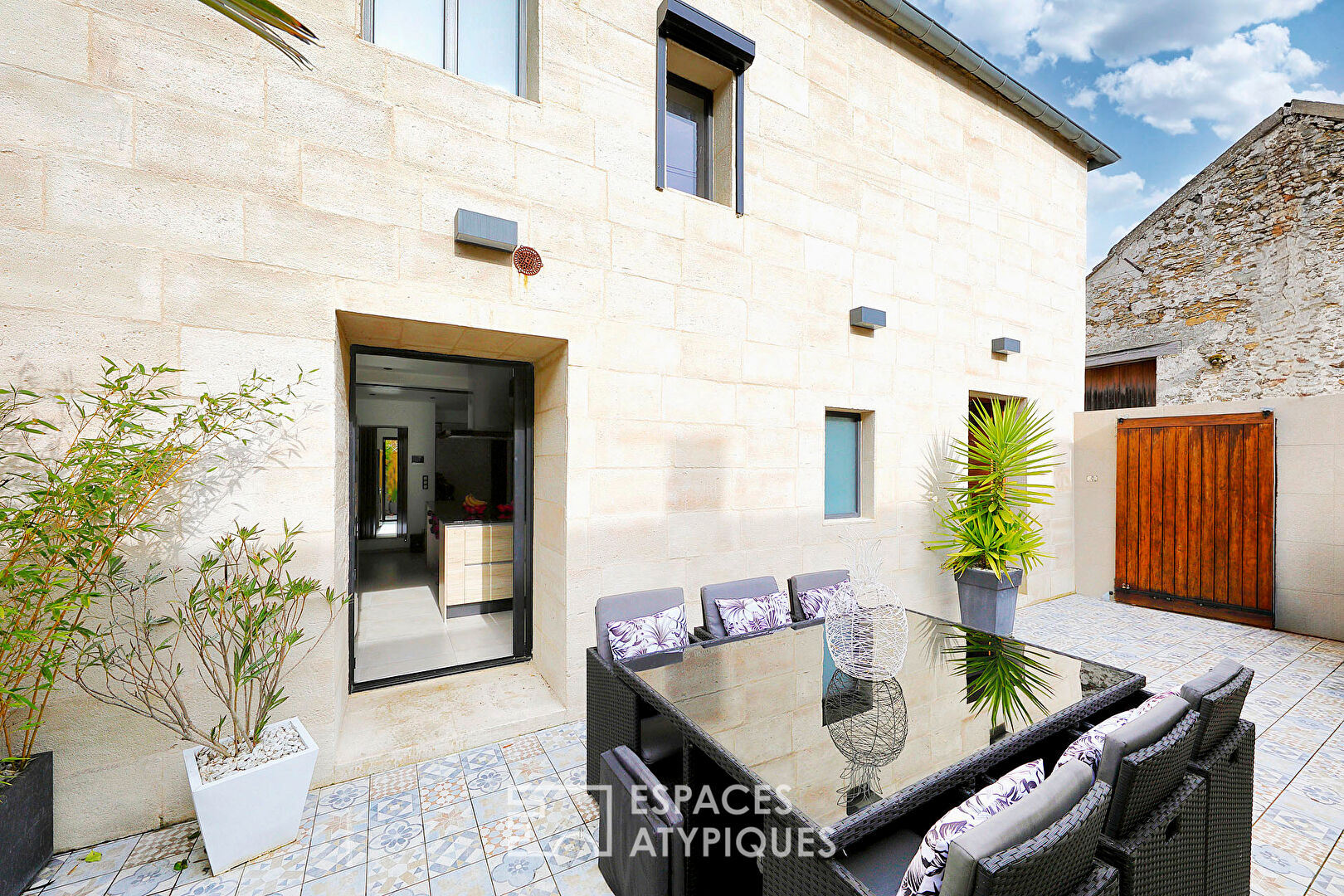 Ancienne longère métamorphosée en écrin ultra-moderne