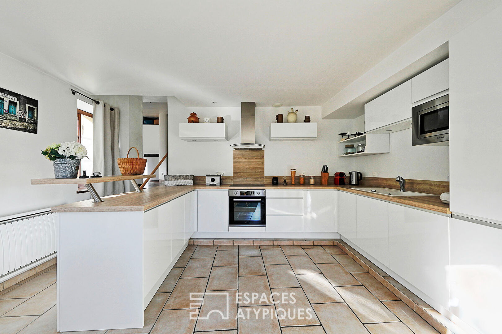 Ancien relais de poste avec jardin paysager dans la valle du Morin