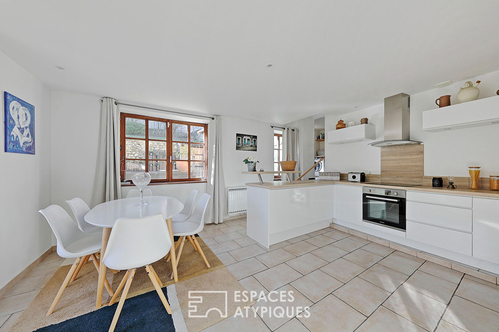 Ancien relais de poste avec jardin paysager dans la valle du Morin