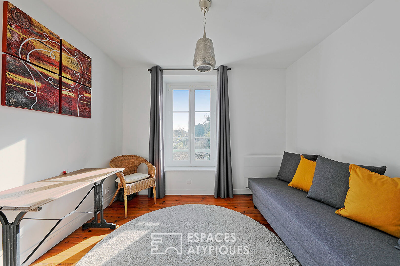 Ancien relais de poste avec jardin paysager dans la valle du Morin