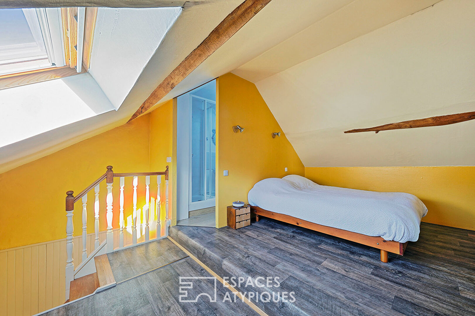 Ancien relais de poste avec jardin paysager dans la valle du Morin