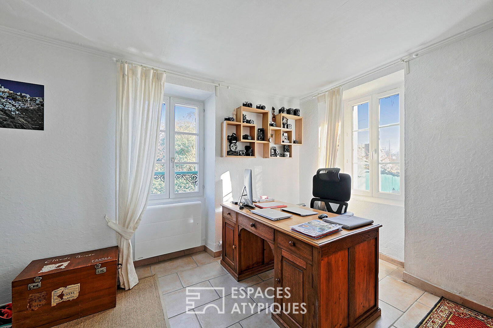 Ancien relais de poste avec jardin paysager dans la valle du Morin