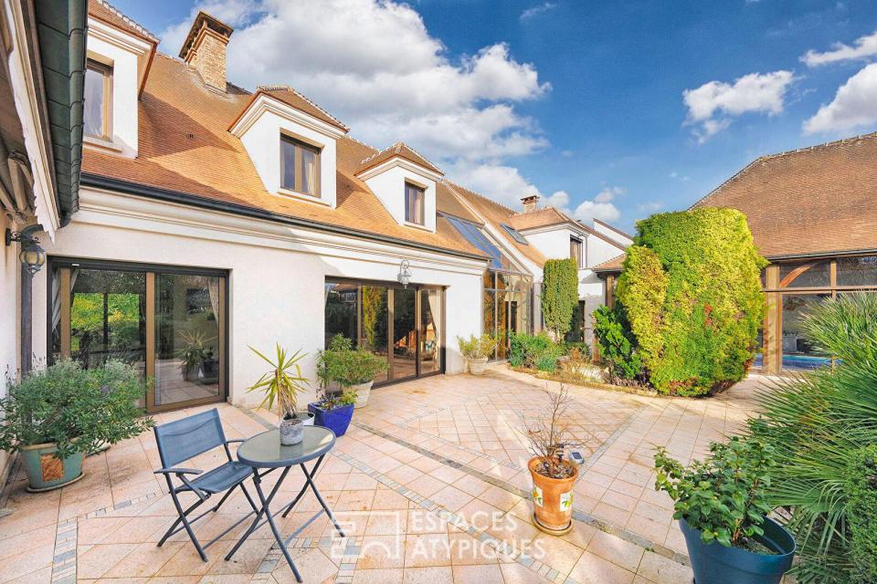 Villa Prestige aux Volumes Spectaculaires en coeur de ville