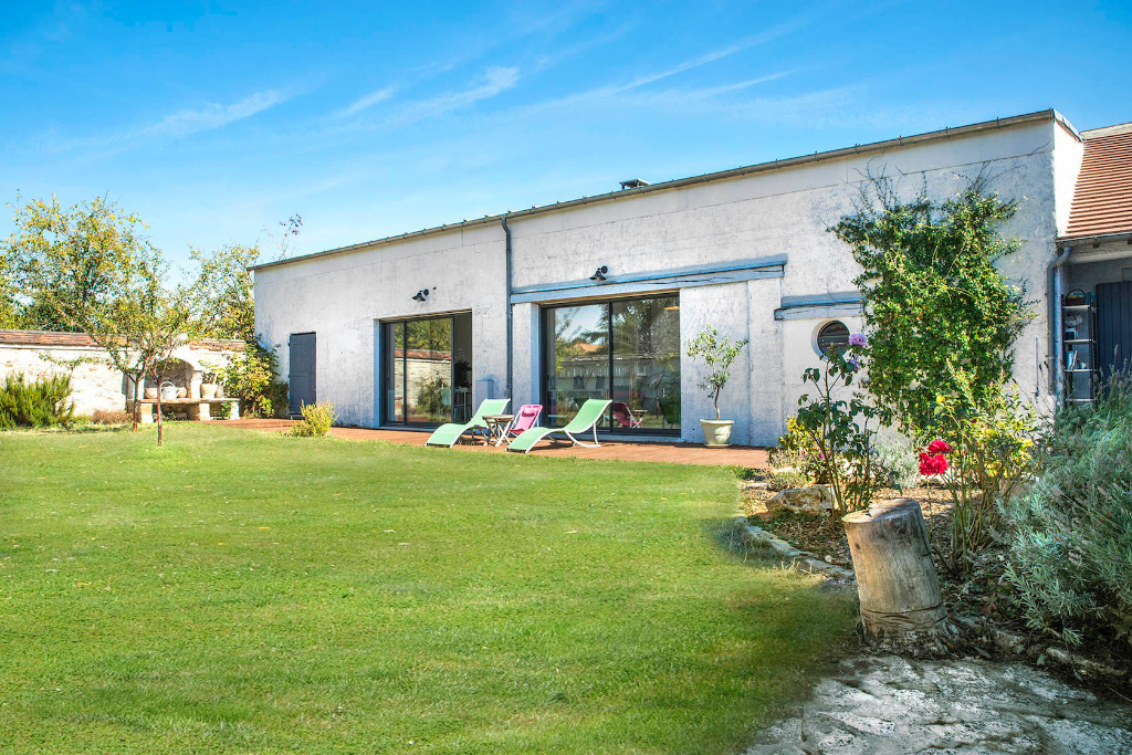 Country house with contemporary extension