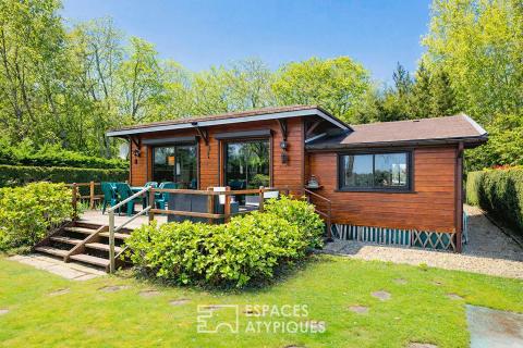Chalet en bois avec terrasse et vue lac