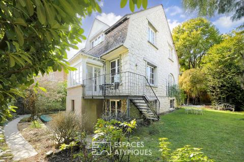 Maison de caractère en pierre avec jardin confidentiel au coeur de Fontainebleau