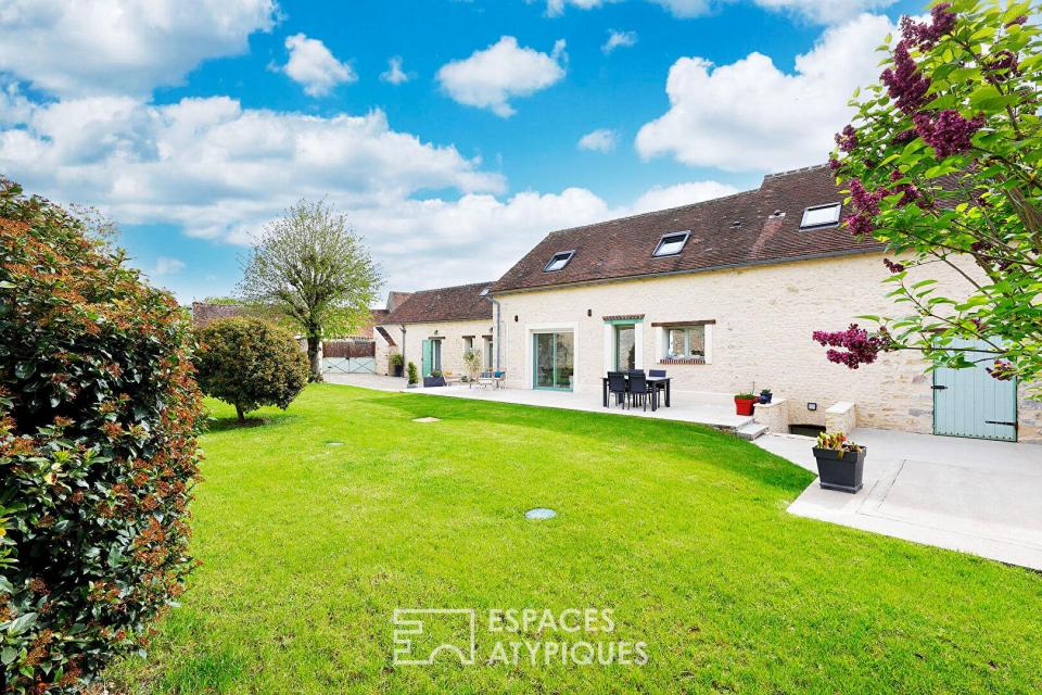 Longère de caractère entièrement rénovée, avec jardin clos de murs