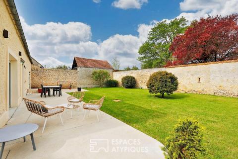 Longère de caractère entièrement rénovée, avec jardin clos de murs