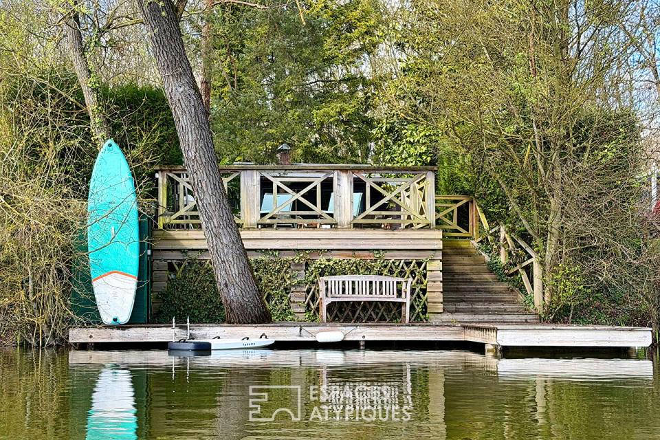 Chalet en bois rénové avec terrasse, jacuzzi et vue lac