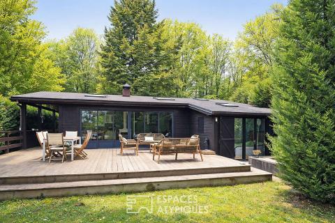 Chalet en bois rénové avec terrasse, jacuzzi et vue lac