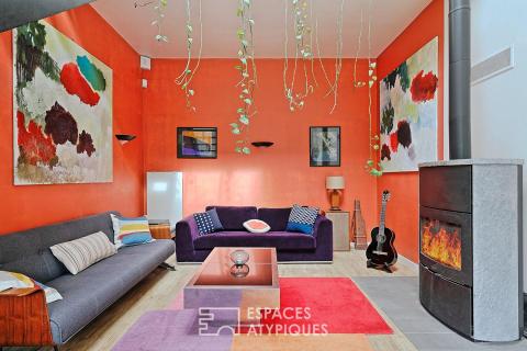 Family home by the stream, between light and nature