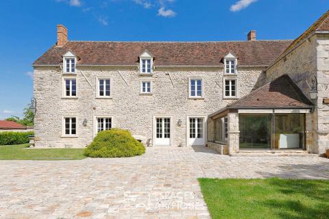 Character property with outbuildings near Montereau