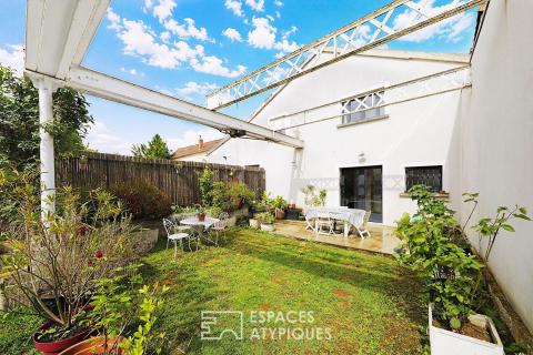 Esprit factory et volumes spectaculaires pour ce loft avec jardin privatif