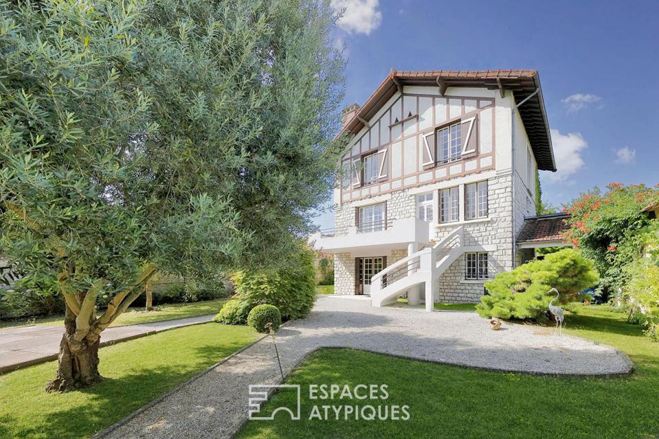 Maison Tudor de caractère dans un écrin de verdure à Thomery