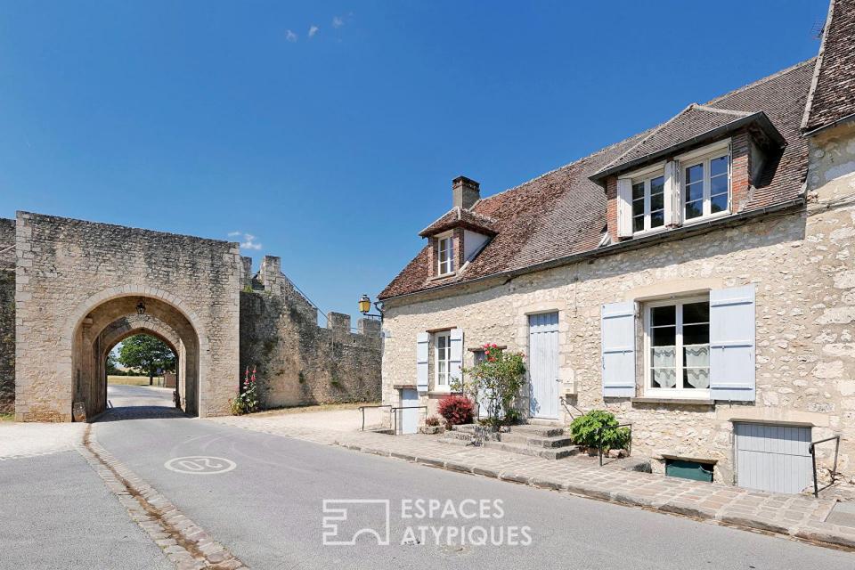 Maison des remparts avec sa salle basse médiévale