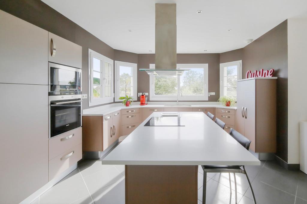 Maison contemporaine avec piscine