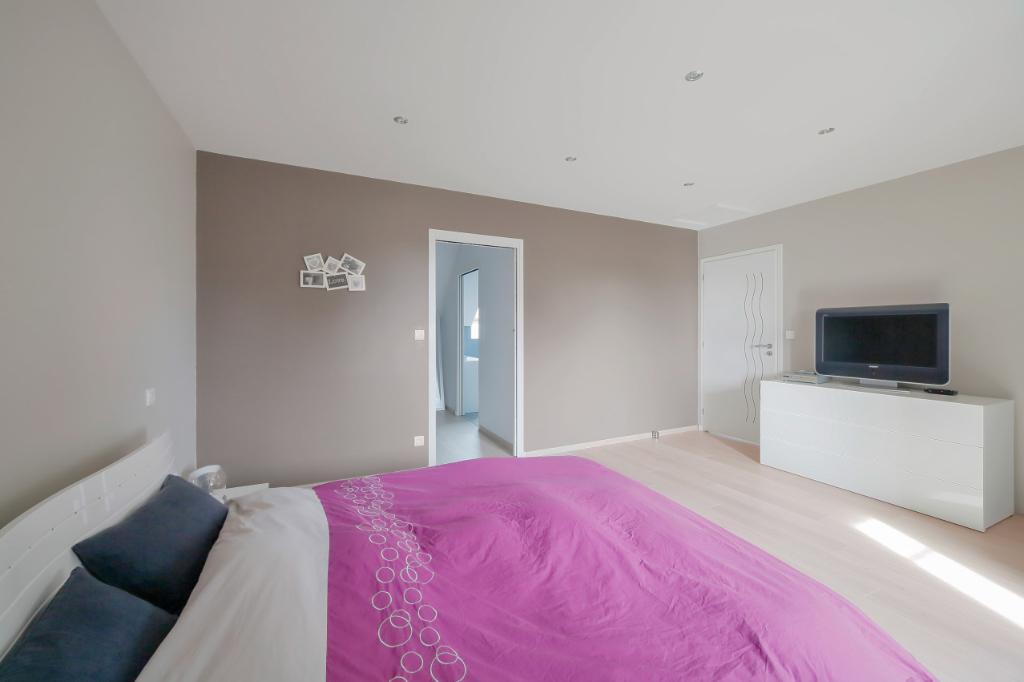 Maison contemporaine avec piscine
