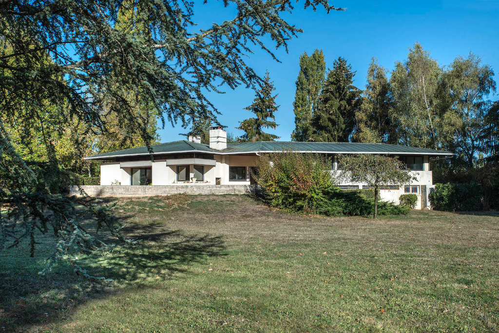 70’s architect house and landscaped park