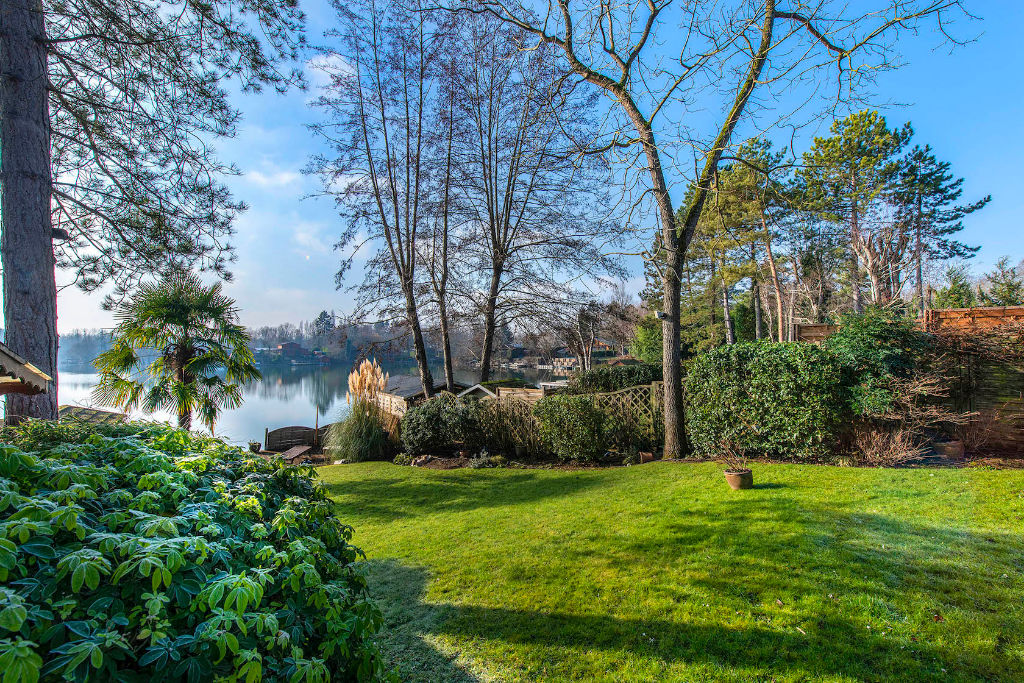 Maison ossature bois avec vue imprenable sur un lac