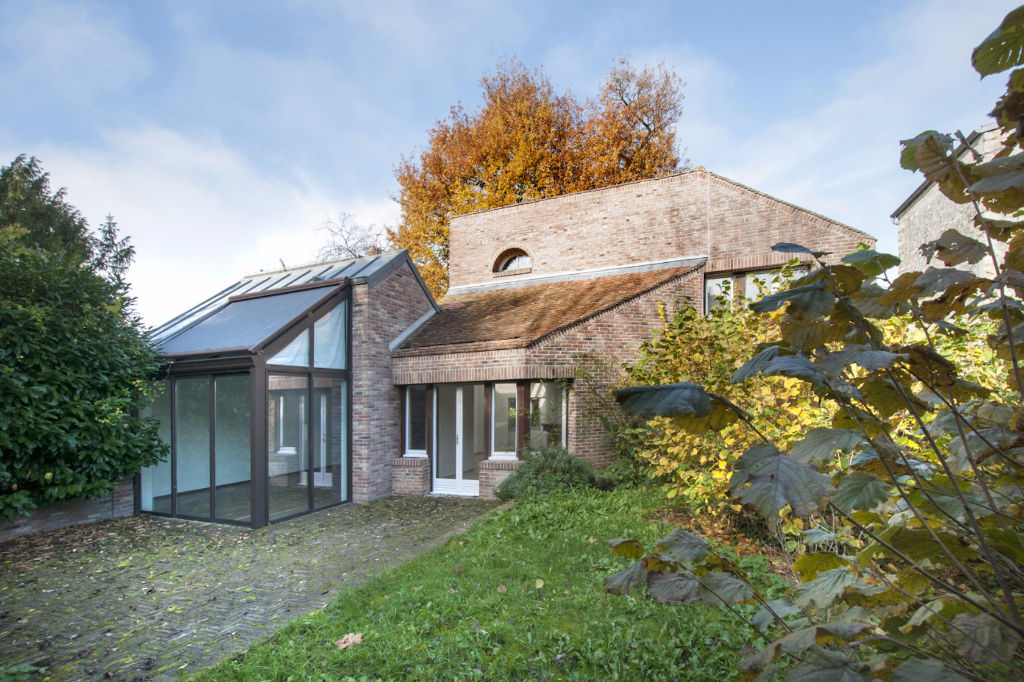 Architect house with garden in the city center